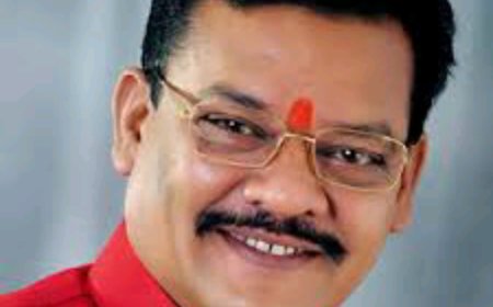 सफाई कर्मचारीयों के उत्तराधिकार से नियुक्ति के उच्च न्यायालय के आदेश  का पालन सुनिश्चित  करने के  सामाजिक न्याय मंत्री संजय शिरसाट  के निर्देश !