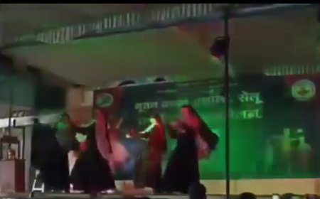 मुस्लिम लड़कियों को बदनाम करने की नई साजिश। स्कूल मे छात्रओ  का बुर्ख़े  मे अश्लील गानो पर डांस!