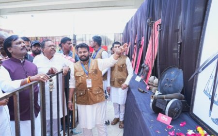 छत्रपति शिवाजी महाराज जयंती पर शिवसेना (उद्धव बालासाहेब ठाकरे) द्वारा ऐतिहासिक शस्त्र प्रदर्शनी का आयोजन
