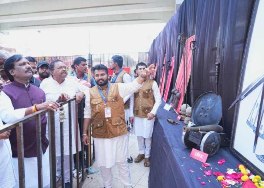 छत्रपति शिवाजी महाराज जयंती पर शिवसेना (उद्धव बालासाहेब ठाकरे) द्वारा ऐतिहासिक शस्त्र प्रदर्शनी का आयोजन