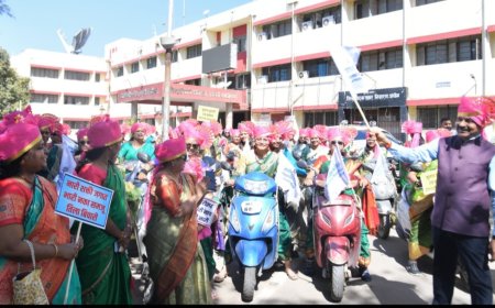 जिल्हाधिकारी कार्यालय नारीशक्ति की मोटरसाइकिल रैली