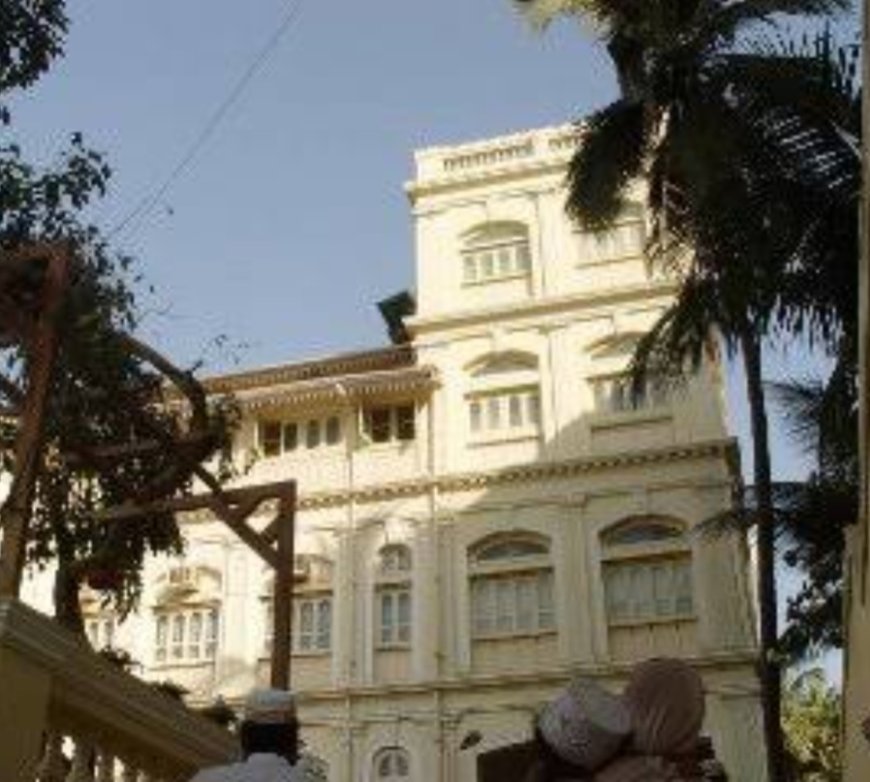 मुंबई मलबार हिल सय्यदना का सैफी महेल षड्यंत्रो का केंद्र... जन्म से लेकर मृत्यु तक बोहरा समुदाय का आर्थिक और सामाजिक शोषण.... सुधारवादी बोहरा समुदाय का गंभीर आरोप !