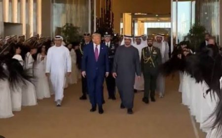 अरबों का सफ़र इस्लाम  से फिर  जाहिलियत के दौर की ओर...ट्रम्प का यूएई दौरा और खलीजी नृत्य: क्या शरियत की अनदेखी इस्लाम का बदलता रूप दर्शाती है?